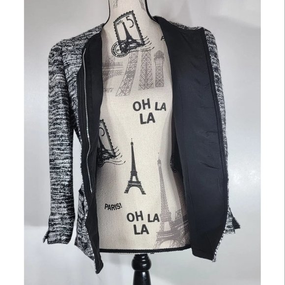 Oscar de la Renta Black and White Bouclé-Tweed Jacket, Size 2 - Picture 4 of 8